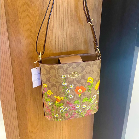 Coach Gold/Khaki
Sophie Bucket Bag In Signature Canvas With Floral Print # CR155 - Picture 6 of 9